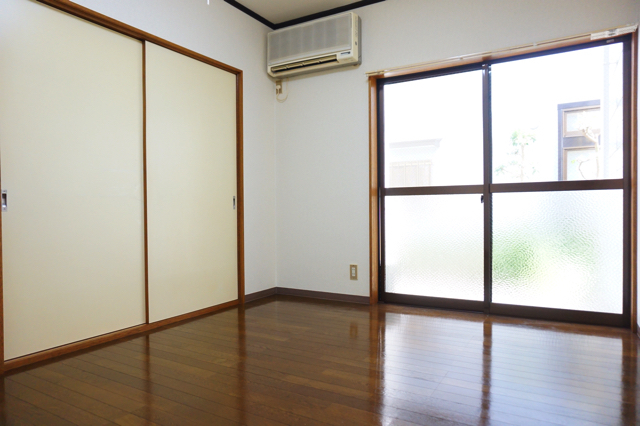 居室・リビング　※補修前の参考画像の為、設備等は現況優先。