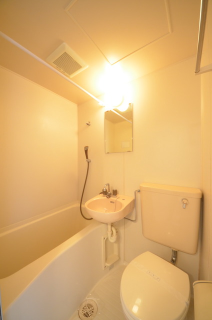 バス・シャワールーム　★ユニットバスはお掃除も楽々★