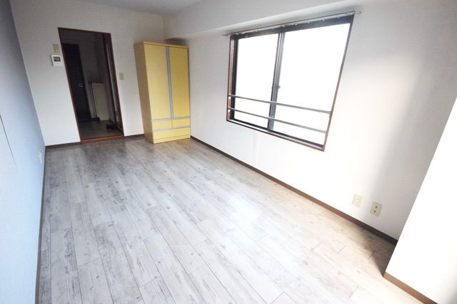 居室・リビング　★大きな窓が、お部屋を明るくしてくれます★