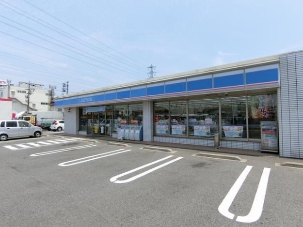 コンビニ　ローソン勝川町１丁目店（コンビニ）まで350m