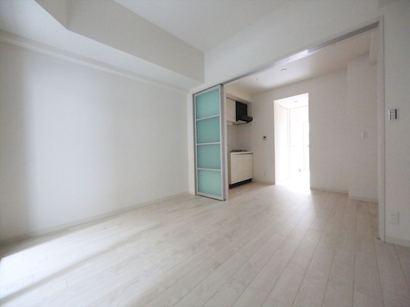 居室・リビング　ＤＫ5.3帖　洋室3.8帖　つなげても使えます　同仕様写真