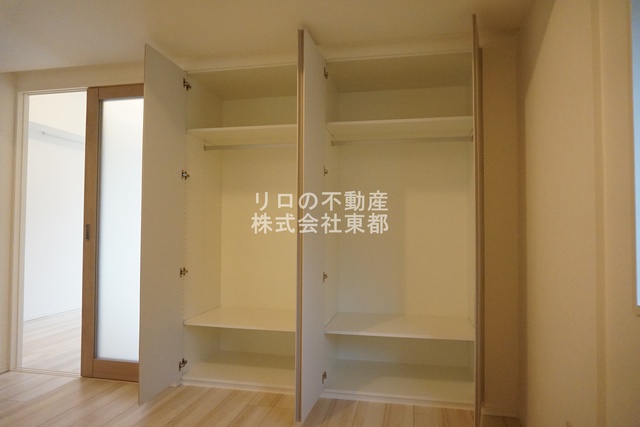 収納　増えがちな荷物をスッキリ収納できる大きめクローゼットです♪