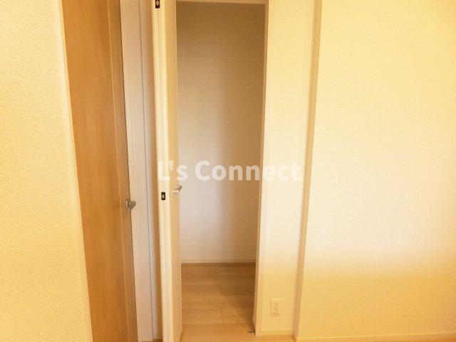 その他設備　ＬＤＫにも収納付き。