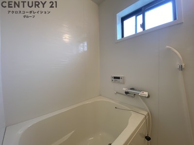 バス・シャワールーム　窓があって換気も楽々♪