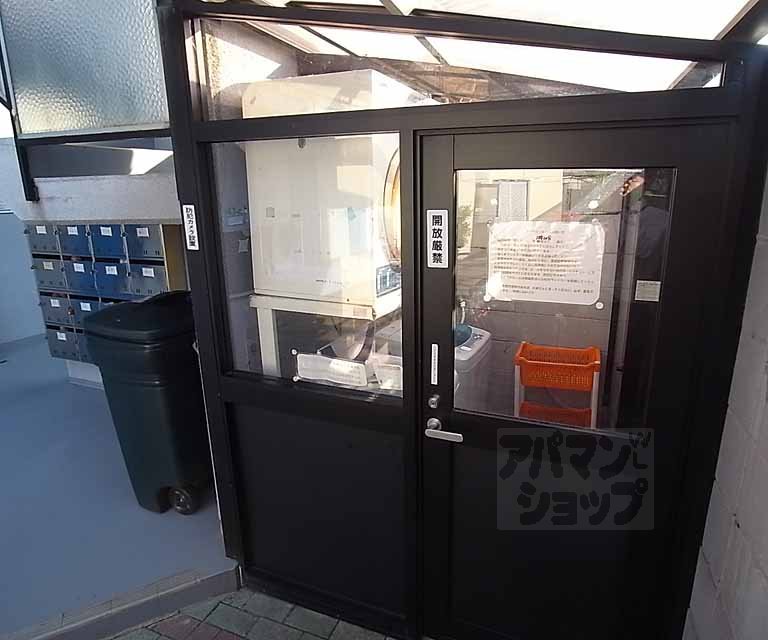 その他　コインランドリー完備。（入居者専用・鍵付き）