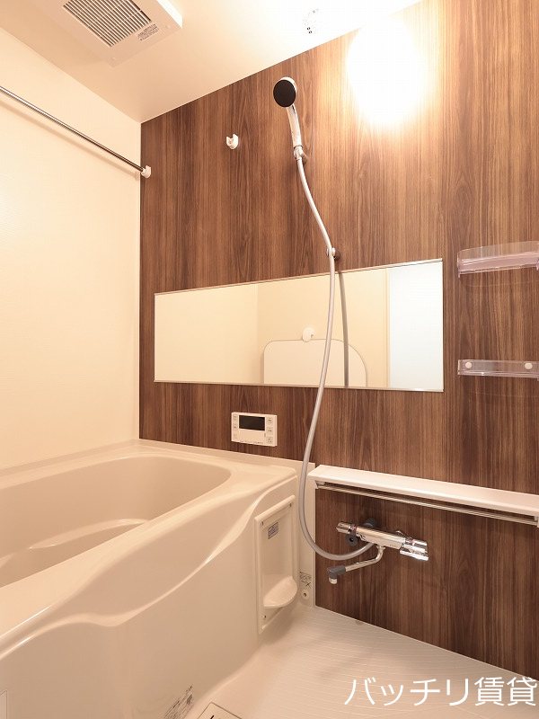 バス・シャワールーム　画像は、同型タイプの為、現状を優先いたします。