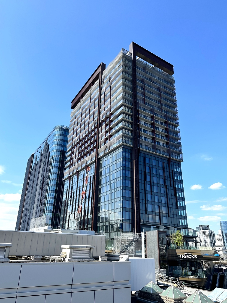 ショッピングセンター　大井町トラックス（ショッピングセンター）まで583m