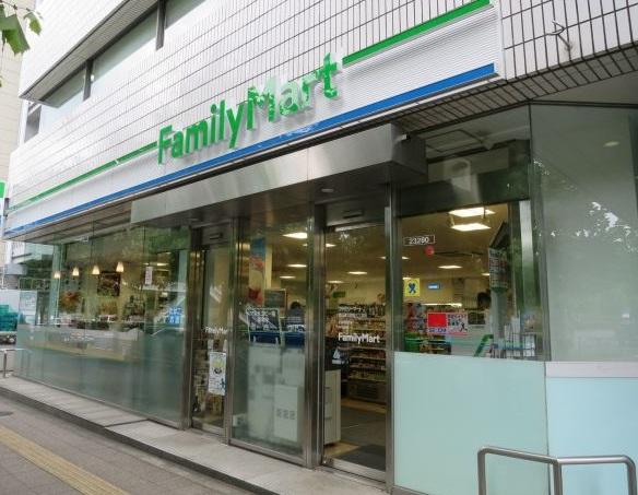 コンビニ　ファミリーマート 青山通り赤坂七丁目店（コンビニ）まで263m