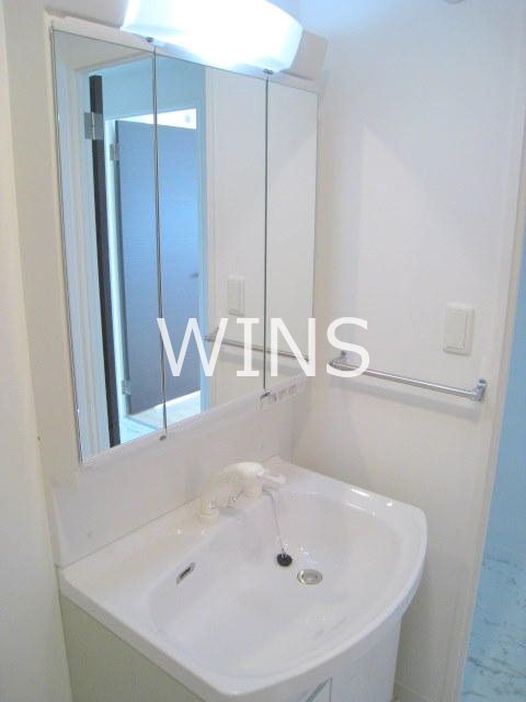 洗面設備　別部屋参考写真です。