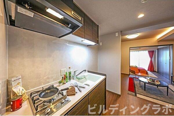 キッチン　モデルルームの為、家具小物等はつきません。