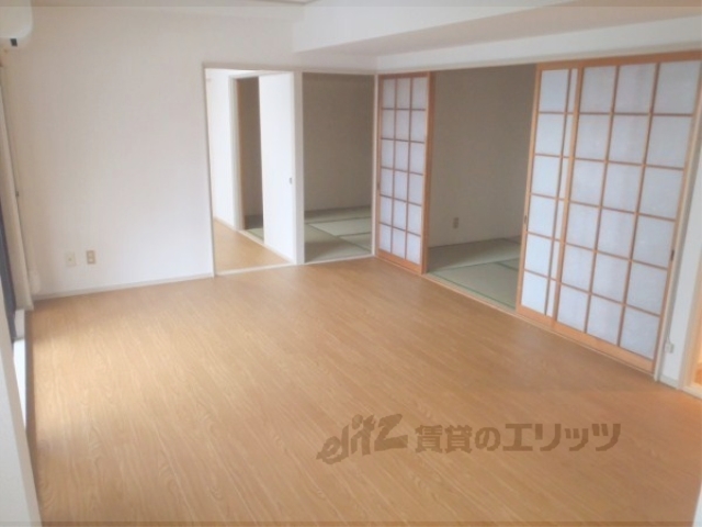 居室・リビング　１４帖のリビングで広々。