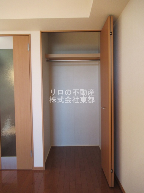 収納　ロングコート・ワンピースなどの収納も可能な縦長収納です！