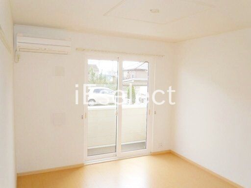 居室・リビング　南東向きで明るいお部屋です