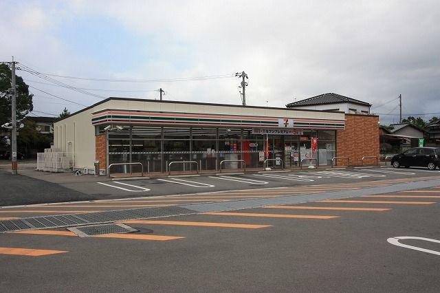 コンビニ　セブンイレブン（コンビニ）まで1000m