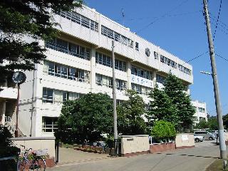 中学校　習志野市立第一中学校（中学校）まで566m