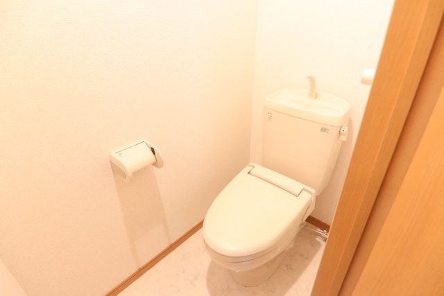 トイレ　※別室の参考写真の為、現況優先です。