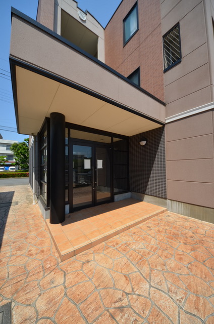 エントランス　★マンションならでは、しっかりしたエントランス★