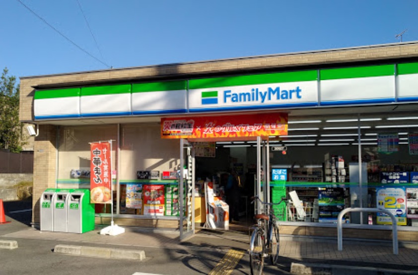 コンビニ　ファミリーマート 曽根東町店（コンビニ）まで198m