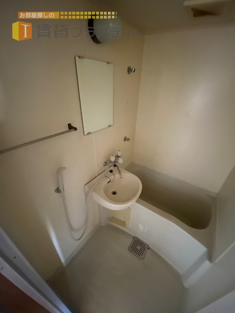 バス・シャワールーム　１日の疲れをバスルームでゆっくりと…。