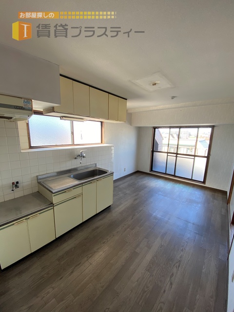 居室・リビング　２面採光の風通しの良いお部屋です。