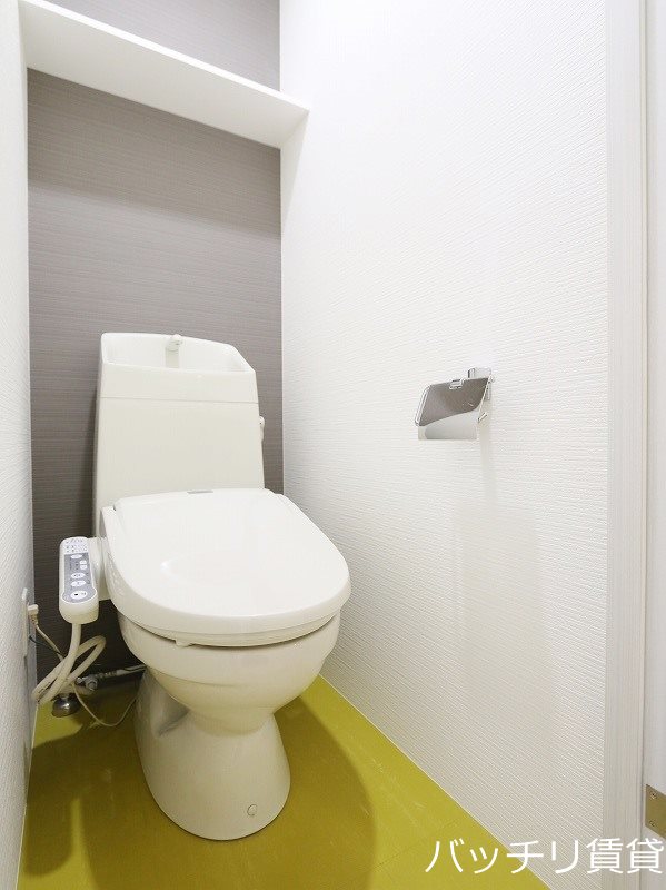 トイレ　写真は別号室の為の為、現状優先になります。