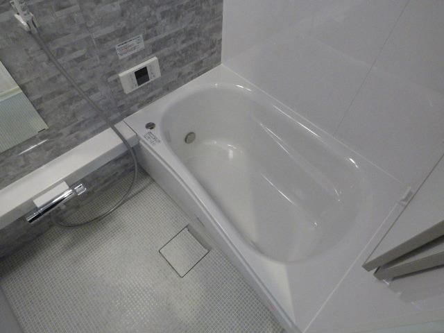 バス・シャワールーム　浴室乾燥機・追い焚き機能付き