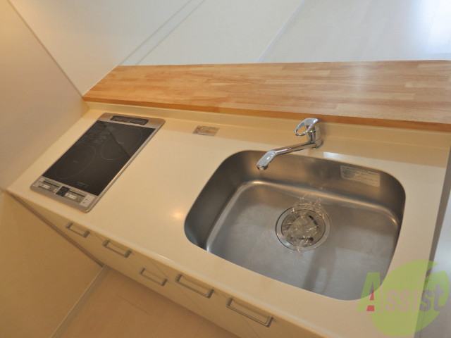 キッチン　ＩＨクッキングヒーターが２口ついています。