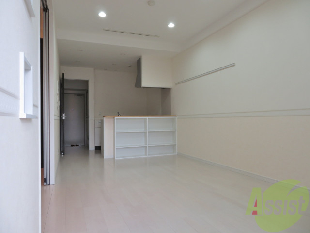 居室・リビング　１０．８３帖のＬＤＫです。白を基調とした清潔感あるお部屋。