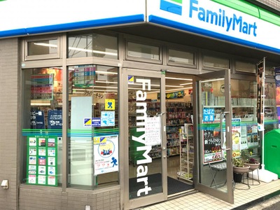 コンビニ　ファミリーマート 横浜吉野町店（コンビニ）まで318m