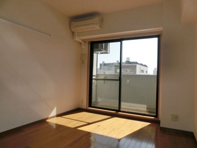 居室・リビング　明るいお部屋です