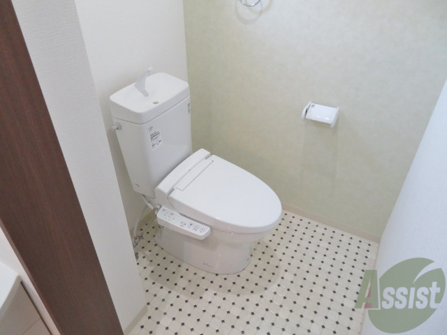 トイレ　ウォシュレット機能がついたトイレです。安心して使用できますね
