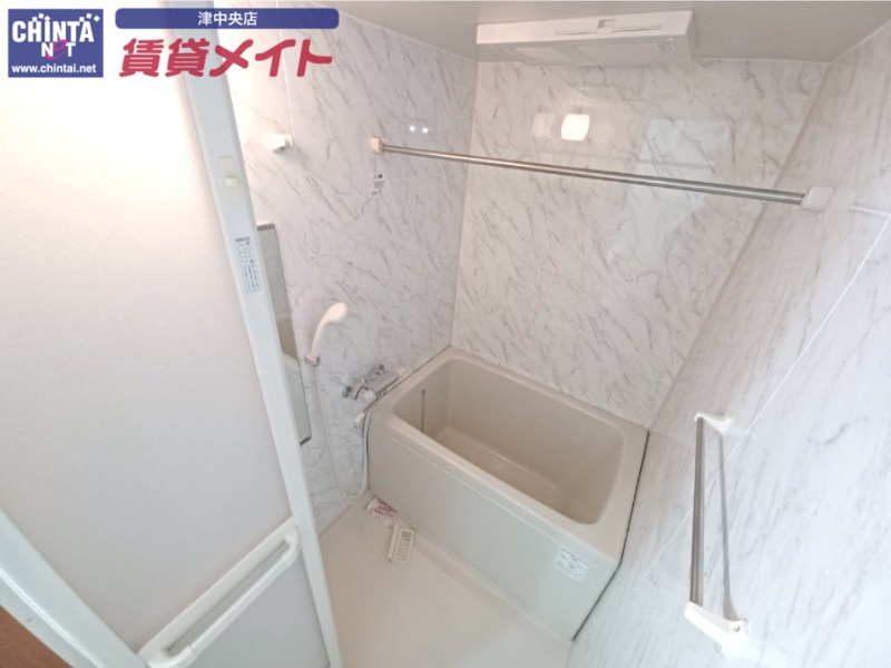 バス・シャワールーム　同型反転タイプ画像