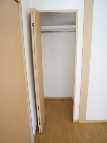 収納　お洋服もたくさんしまえますよ