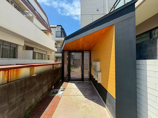 エントランス　建物の内部です