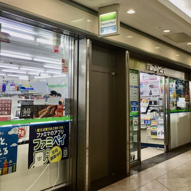 コンビニ　ファミリーマート赤坂パークビル店（コンビニ）まで342m