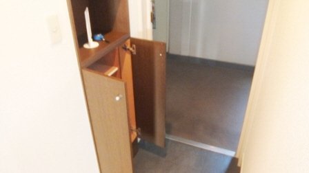 玄関　下駄箱完備