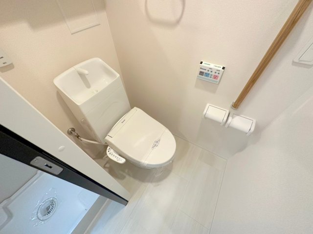 トイレ　綺麗なトイレにはウォシュレット標準装備です。