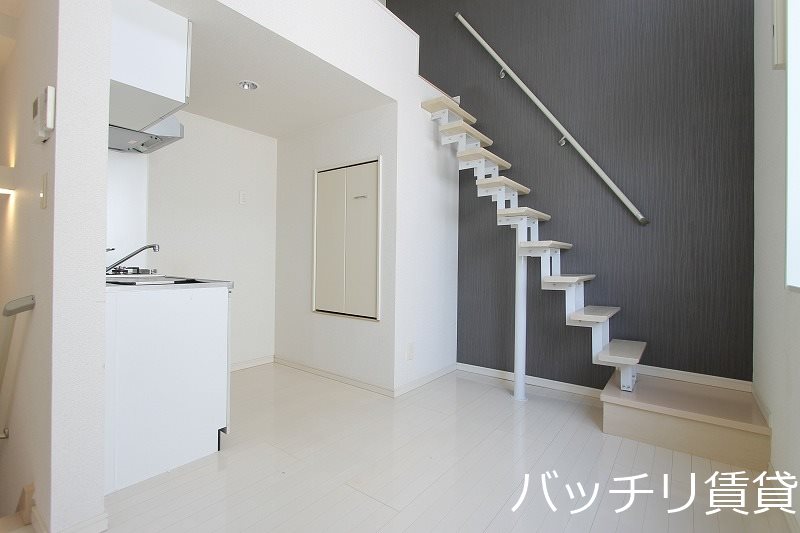 居室・リビング　別号室タイプの為、現状を優先致します。