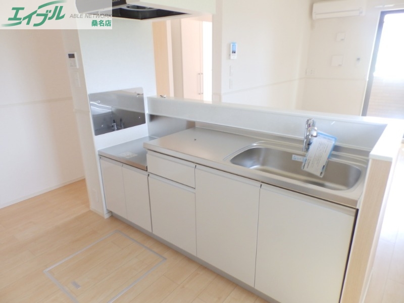 キッチン　別部屋参考写真です