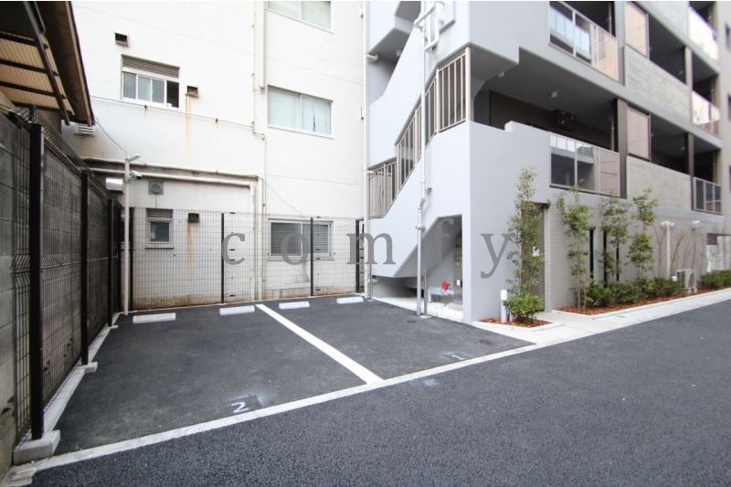 エントランス　駐車場