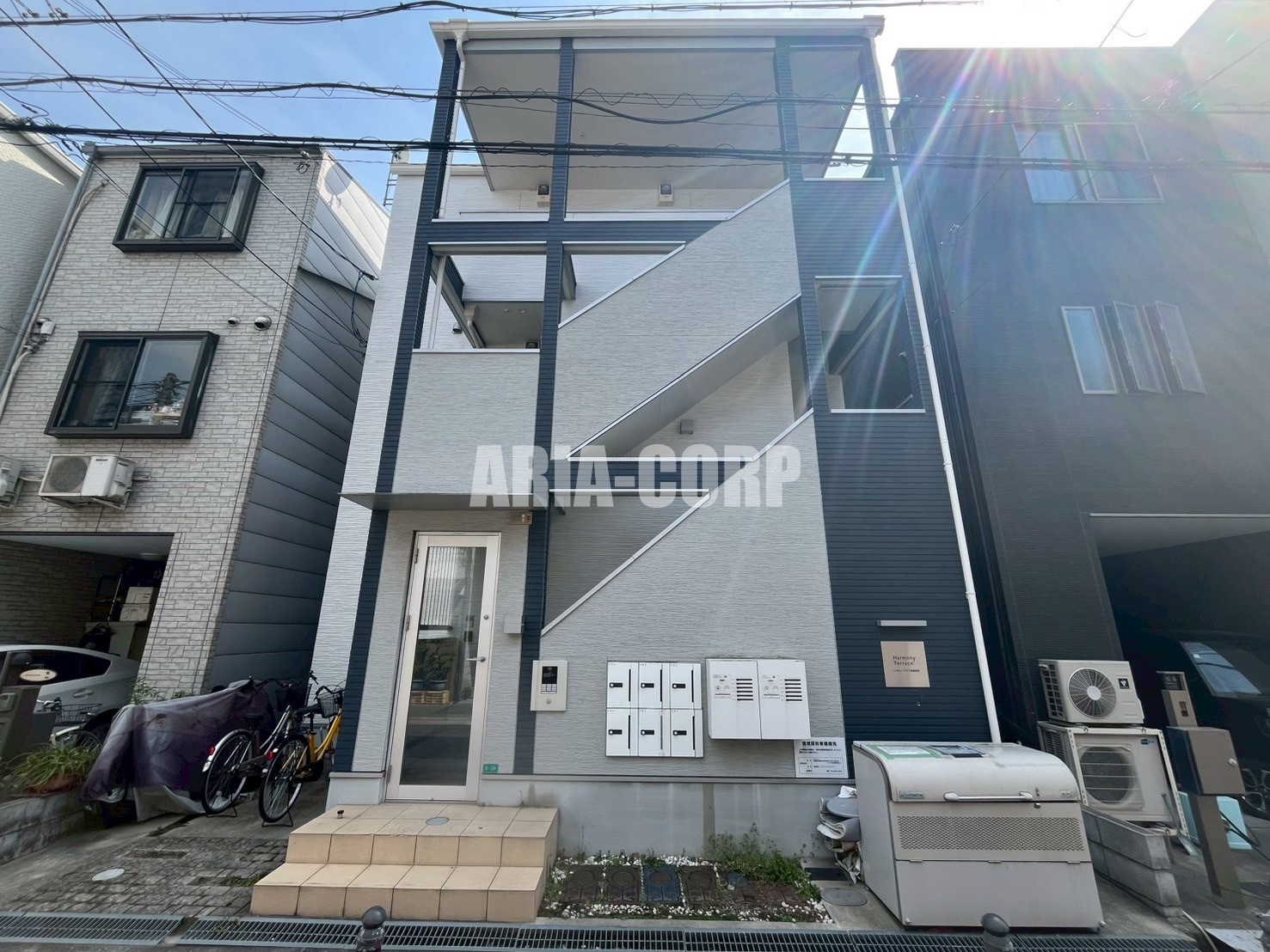 建物外観　2017年完成、大手ハウスメーカー施工のデザイナーズアパート