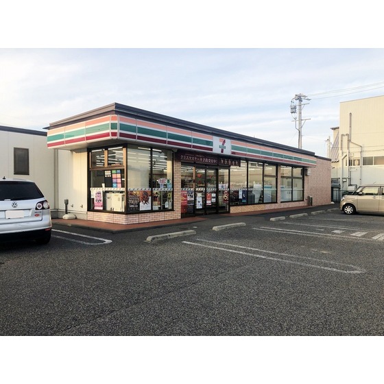 コンビニ　セブンイレブン篠の井バイパス店（コンビニ）まで241m