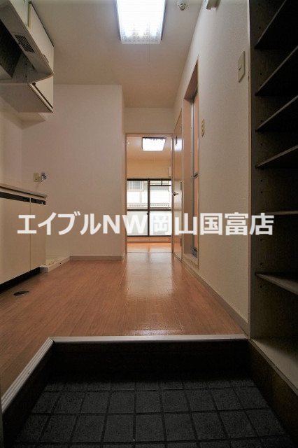 玄関　※同タイプのお部屋の写真です