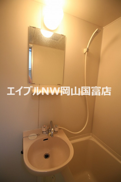 洗面設備　※同タイプのお部屋の写真です