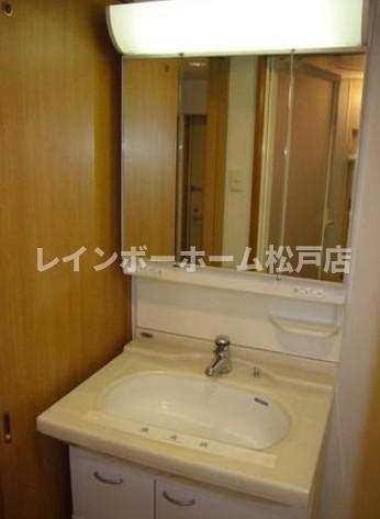 洗面設備　コンパクトで使いやすい洗面所