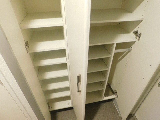 収納　写真は同建物別の０２号室タイプの写真です。