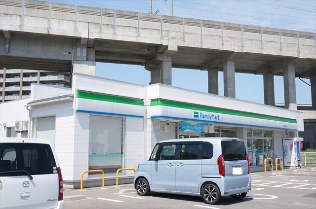 コンビニ　ファミリーマート（コンビニ）まで406m