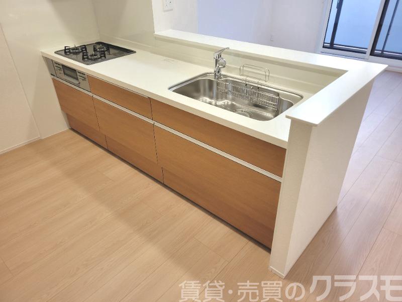 キッチン　効率よくお料理できる３口コンロ付き♪