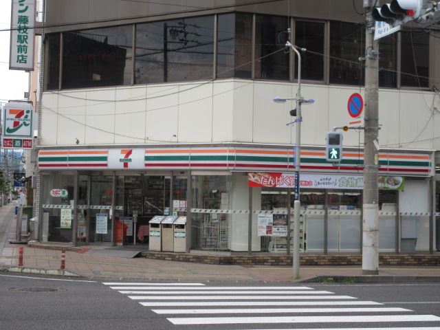 コンビニ　セブンイレブン（コンビニ）まで160m