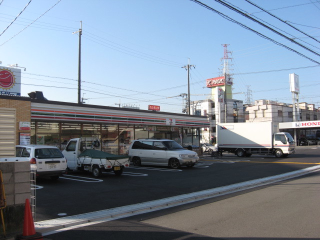 コンビニ　セブンイレブン高槻松川町店（コンビニ）まで296m